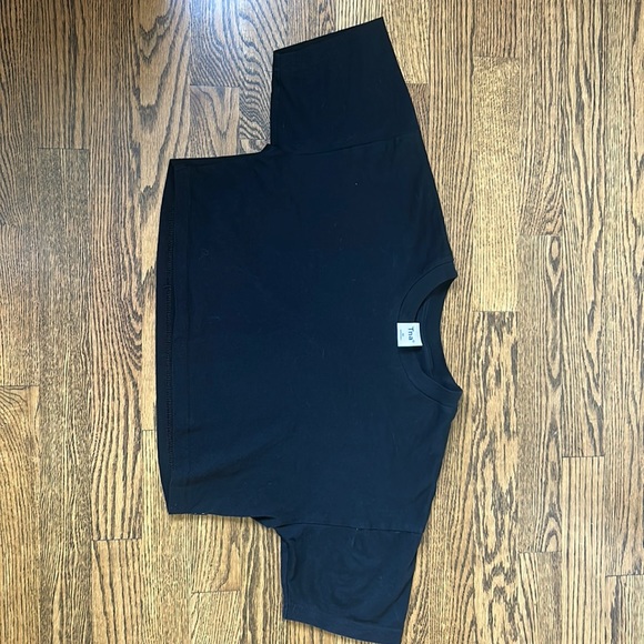 Black Aritzia cropped T-shirt - Picture 1 of 1